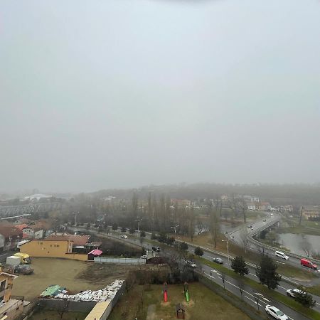 Lovely 3 Bedrooms Apartament Oradea Eksteriør bilde