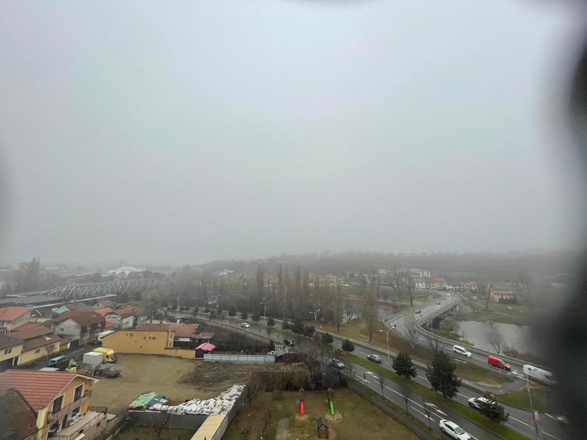Lovely 3 Bedrooms Apartament Oradea Eksteriør bilde