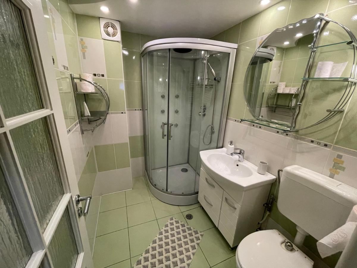 Lovely 3 Bedrooms Apartament Oradea Eksteriør bilde