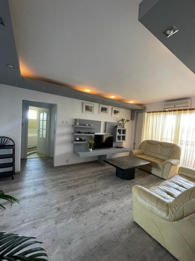 Lovely 3 Bedrooms Apartament Oradea Eksteriør bilde