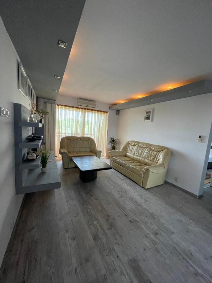 Lovely 3 Bedrooms Apartament Oradea Eksteriør bilde