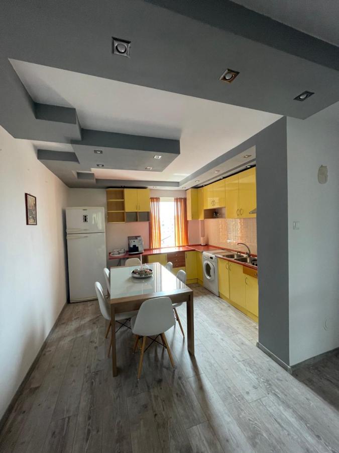 Lovely 3 Bedrooms Apartament Oradea Eksteriør bilde