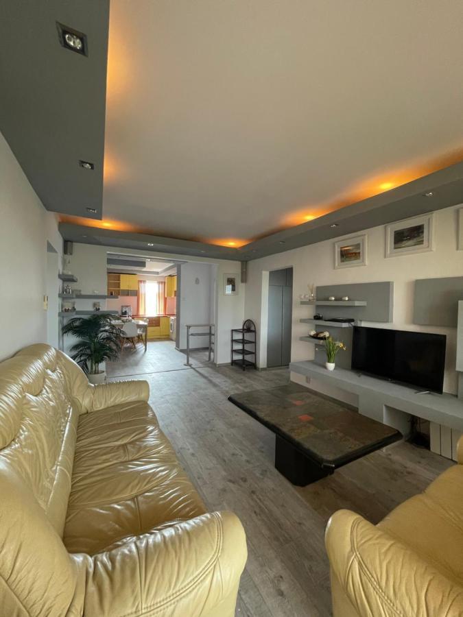 Lovely 3 Bedrooms Apartament Oradea Eksteriør bilde