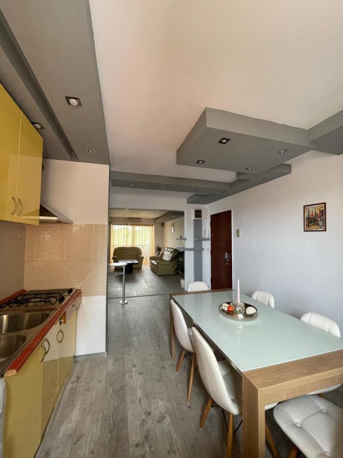 Lovely 3 Bedrooms Apartament Oradea Eksteriør bilde