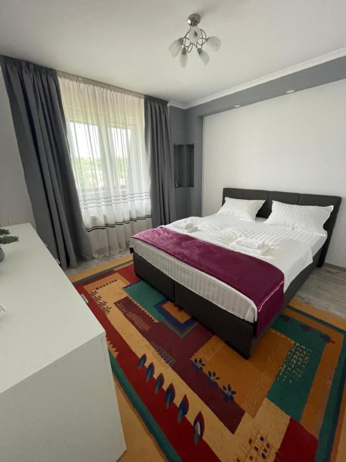Lovely 3 Bedrooms Apartament Oradea Eksteriør bilde